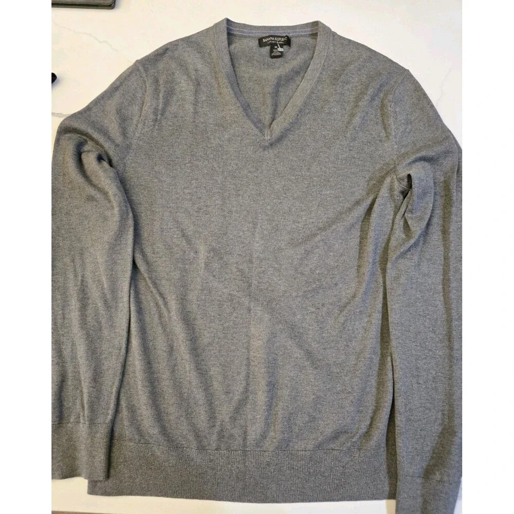 BANANA REPUBLIC MEN’S LUXURY BLEND SILK/ COTTON/CASHMERE V-NECK SWEATER GRAY M